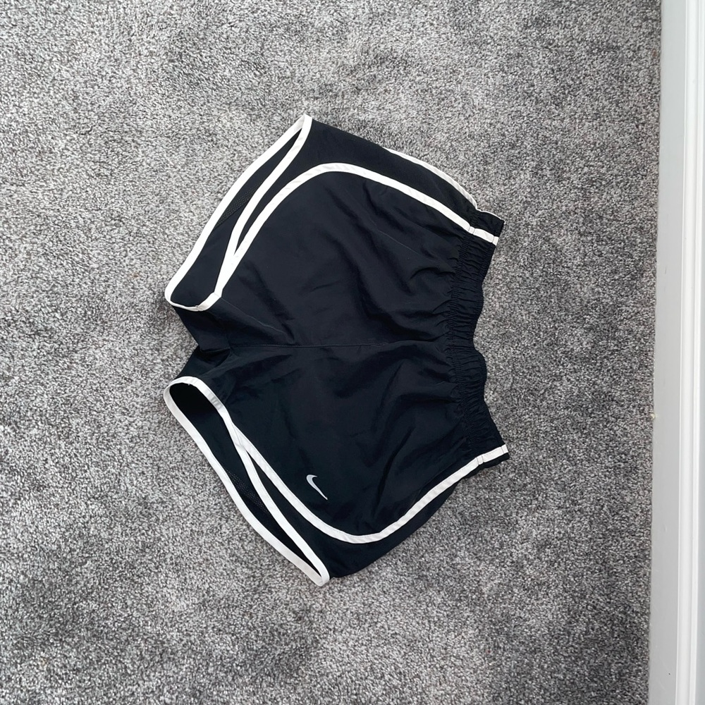 Women’s Nike Tempo Dry Core 3” Running Shorts.